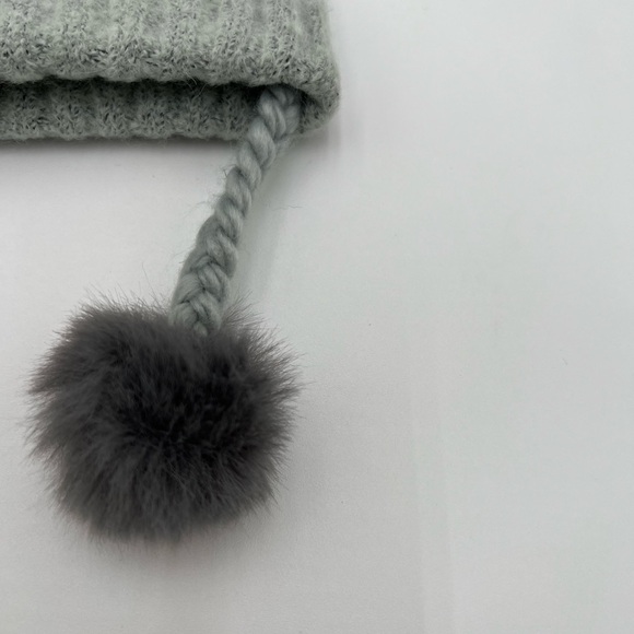 Top Paw Gray Soft L/XL Dog Pom Pom Balls Beanie Pet Cap Hat Tassels Winter NWOT - Picture 3 of 4